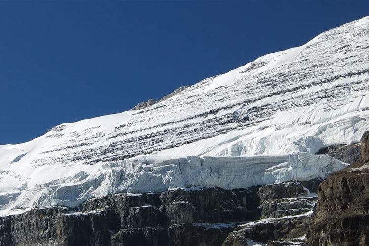 Canada Alberta: Banff NP, Lake Louise to Lake Agnes, Glaciers zoomed, Walkopedia